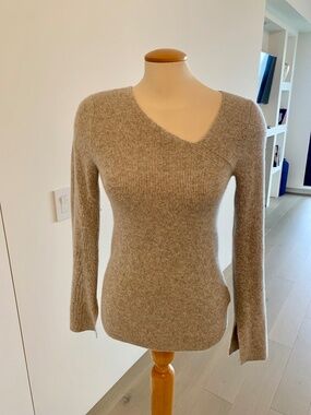White and Warren cashmere wool sweater